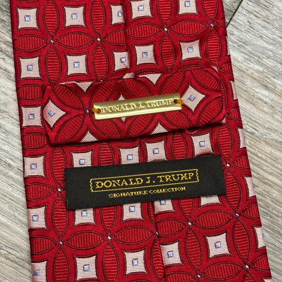 Donald J Trump Neck Tie  Red Geometric Pattern 58" Signature Collection Silk - Picture 5 of 8